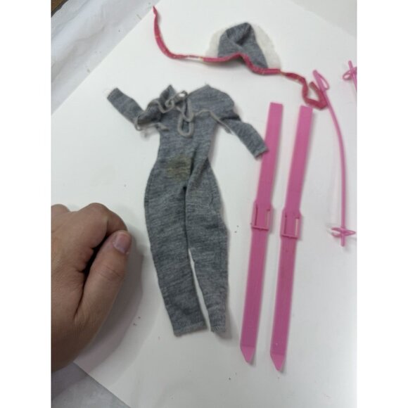 Vintage 1983 Ski Party Barbie Designer Collection #7079 Outfit Pink Skis & Poles - Picture 6 of 7